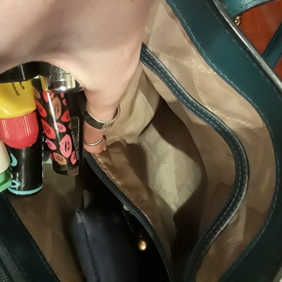 Michael Kors East West Voyager Tote Bag - Picture 12 of 16